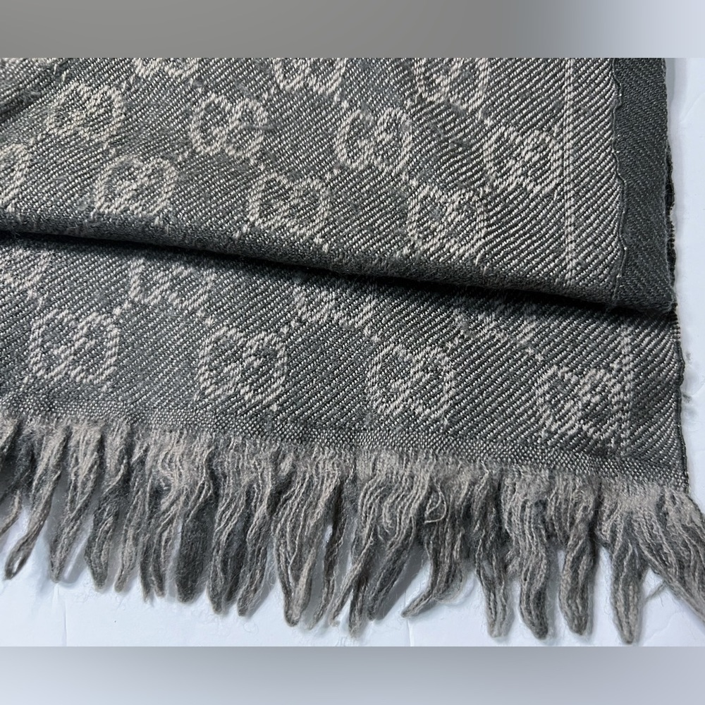 Authentic Gucci wool  Scarf - Picture 10 of 13